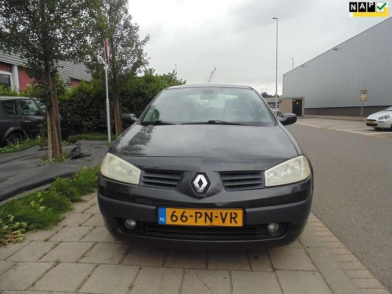 Zwart Gebruikt 2004 Renault Mégane II Authentique Sedan | € 1.450 (Eerlijke prijs) - Afbeelding 1/4