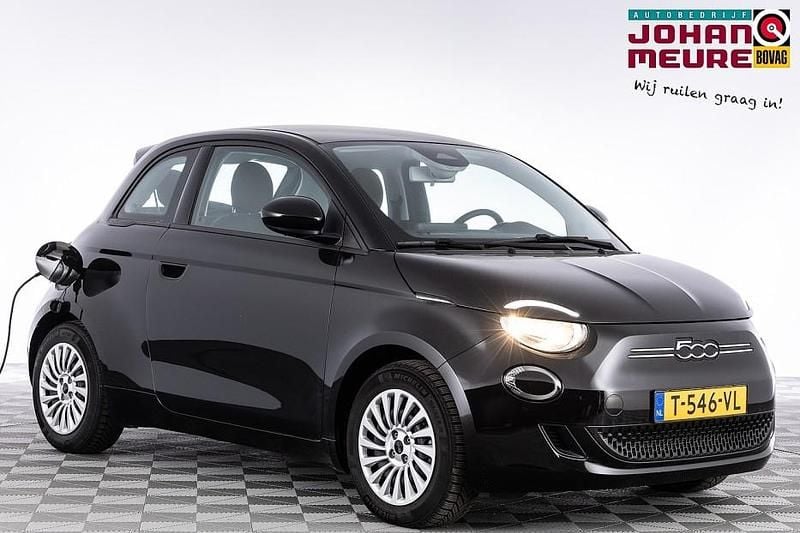 Zwart Occasion 2023 Fiat 500e Urban Hatchback | € 16.490 (Goede deal) - Afbeelding 1/4
