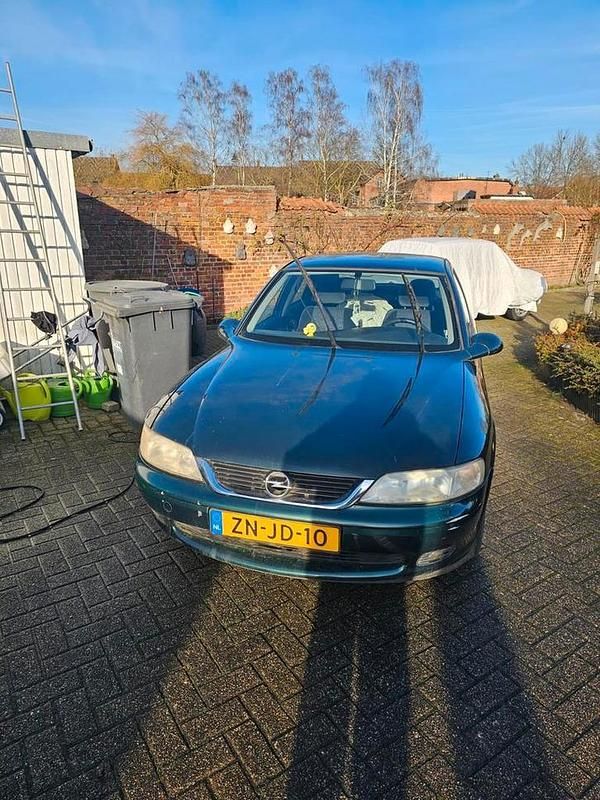 Occasion 2008 Opel Vectra | € 1.100 - Afbeelding 1/4
