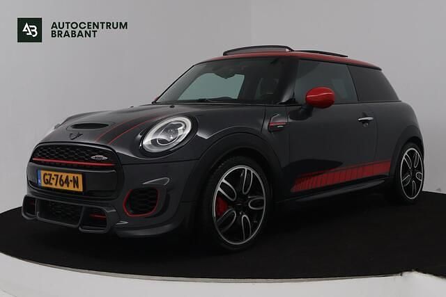 Grijs Occasion 2017 Mini John Cooper Works Hatchback | € 19.945 (Eerlijke prijs) - Afbeelding 1/4