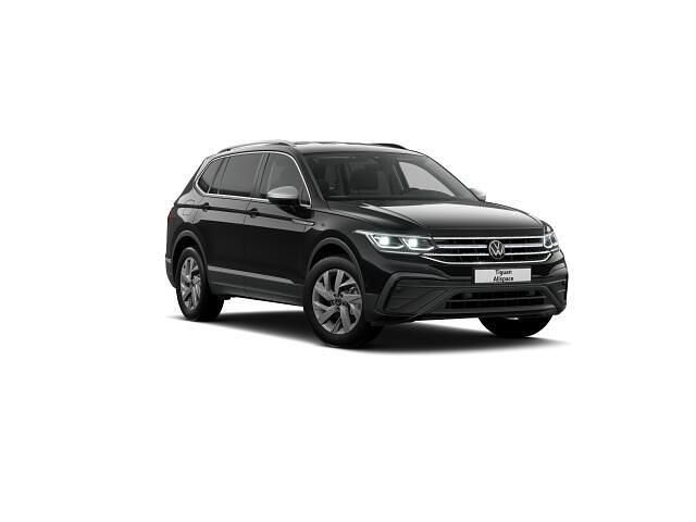 Zwart Gebruikt 2023 VW Tiguan Life SUV | € 82.374 - Afbeelding 1/4