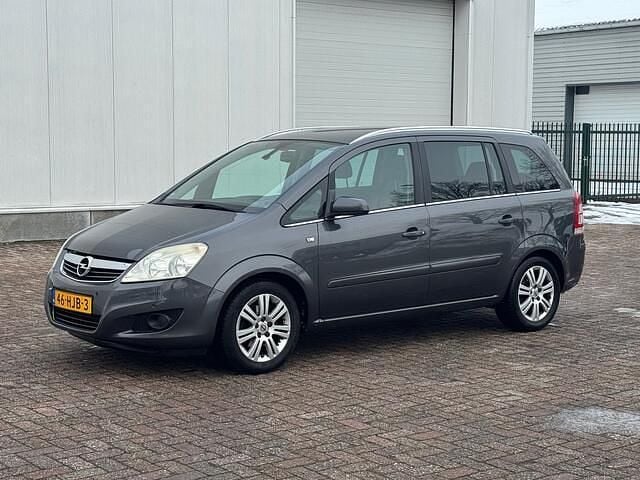 Grijs (metallic) Gebruikt 2008 Opel Zafira Executive MPV | € 1.600 (Goede deal) - Afbeelding 1/4
