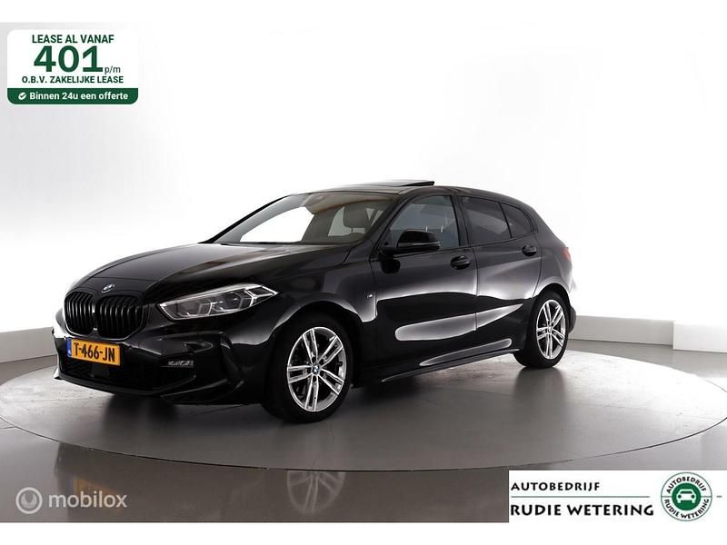 Zwart Gebruikt 2023 BMW 118 M Sport Hatchback | € 29.950 (Eerlijke prijs) - Afbeelding 1/4