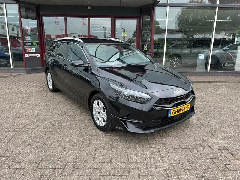 Zwart Gebruikt 2024 Kia Ceed Hatchback | € 24.999 (Goede deal) - Afbeelding 1/4