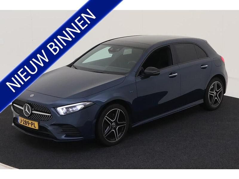 Blauw Gebruikt 2020 Mercedes A250 Business Hatchback | € 28.900 (Eerlijke prijs) - Afbeelding 1/4