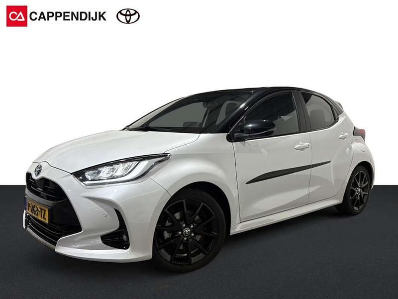 Wit Gebruikt 2022 Toyota Yaris Hybrid Executive Hatchback | € 24.699 (Iets duurder) - Afbeelding 1/4