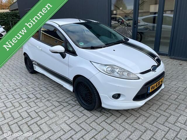 Wit Occasion 2010 Ford Fiesta Sport Hatchback | € 2.250 (Goede deal) - Afbeelding 1/4