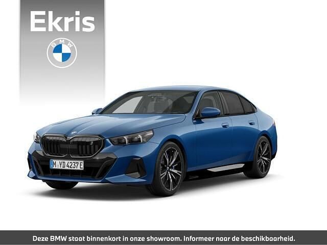 Blauw Nieuw 2025 BMW i5 M Sport Sedan | € 86.250 (Goede deal) - Afbeelding 1/4