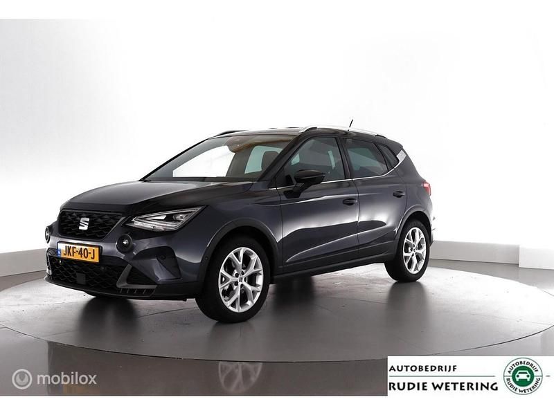 Grijs Occasion 2024 Seat Arona Business SUV | € 25.450 (Iets duurder) - Afbeelding 1/4