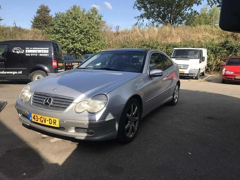 Coupe Gebruikt 2001 Mercedes C200 Coupé | € 2.250 (Goede deal) - Afbeelding 1/4