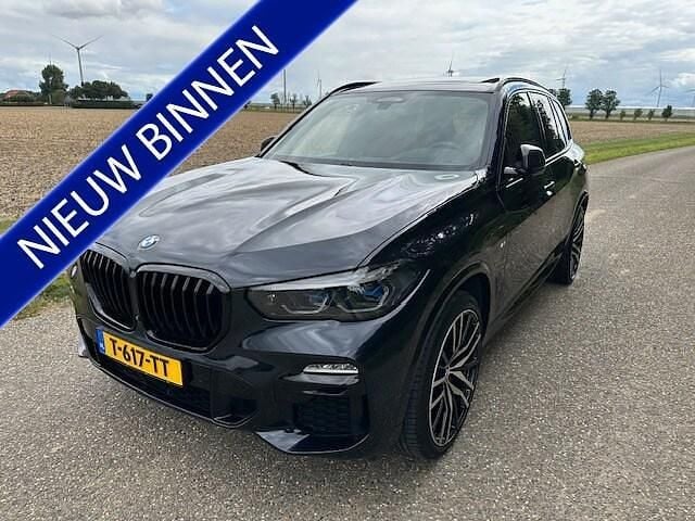 Zwart Gebruikt 2021 BMW X5 Executive SUV | € 57.950 (Eerlijke prijs) - Afbeelding 1/4