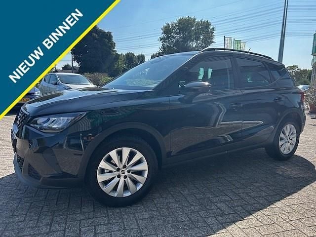 Zwart Gebruikt 2024 Seat Arona Style SUV | € 22.845 (Eerlijke prijs) - Afbeelding 1/4