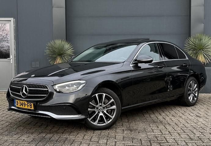 Occasion Mercedes E300 AMG line 320 PK (235 kW) 2022 Grijs Sedan