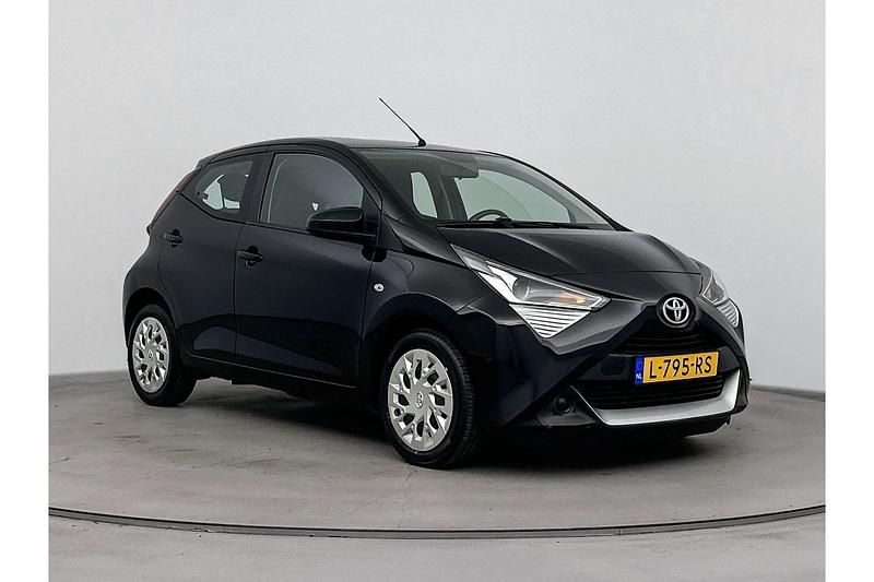 Zwart Gebruikt 2021 Toyota Aygo X-play Hatchback | € 12.499 (Iets duurder) - Afbeelding 1/1