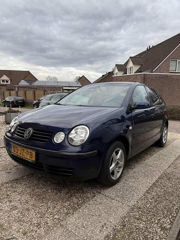 Blauw Gebruikt 2002 VW Polo Hatchback | € 700 (Iets duurder) - Afbeelding 1/4