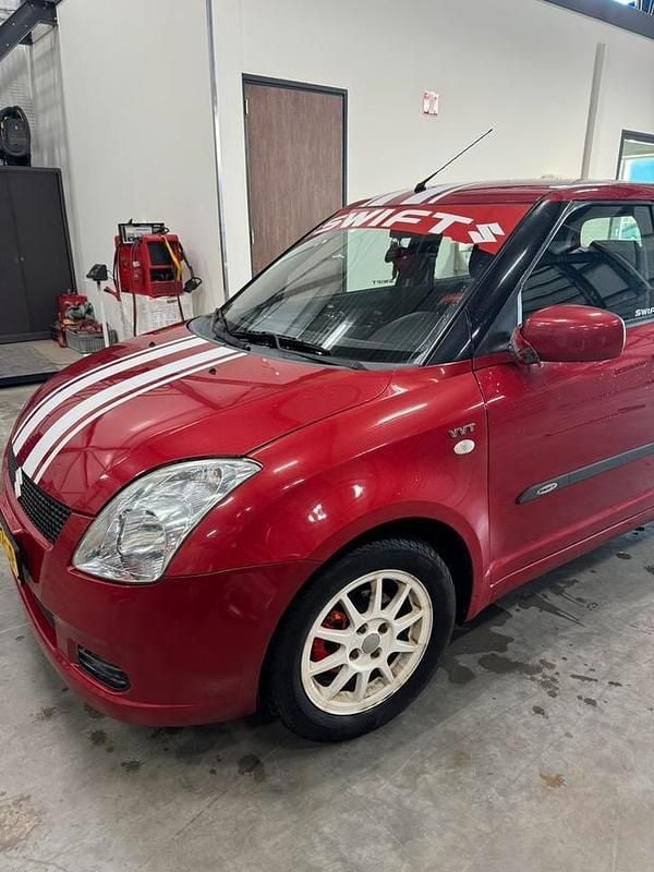 Occasion Suzuki Swift GLS 102 PK (75 kW) 2005 Rood Hatchback