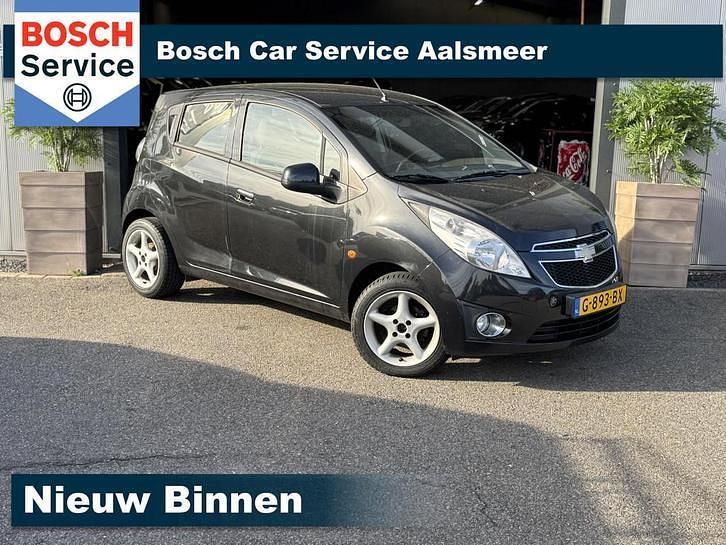 Zwart Gebruikt 2010 Chevrolet Spark Hatchback | € 2.450 (Eerlijke prijs) - Afbeelding 1/4