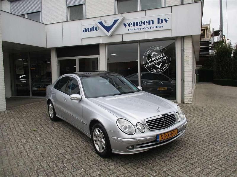 Grijs Gebruikt 2006 Mercedes E320 Avantgarde Sedan | € 9.850 - Afbeelding 1/4