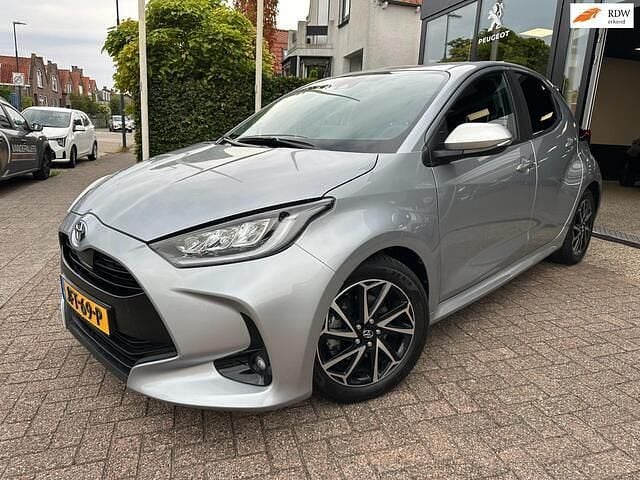 Grijs Gebruikt 2022 Toyota Yaris Edition Hatchback | € 19.950 (Super prijs) - Afbeelding 1/4