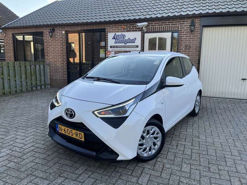 Wit Gebruikt 2021 Toyota Aygo X-play Hatchback | € 9.950 (Goede deal) - Afbeelding 1/4