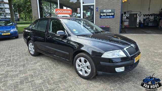 Zwart Gebruikt 2008 Skoda Octavia Ambiente Hatchback | € 3.999 (Iets duurder) - Afbeelding 1/4