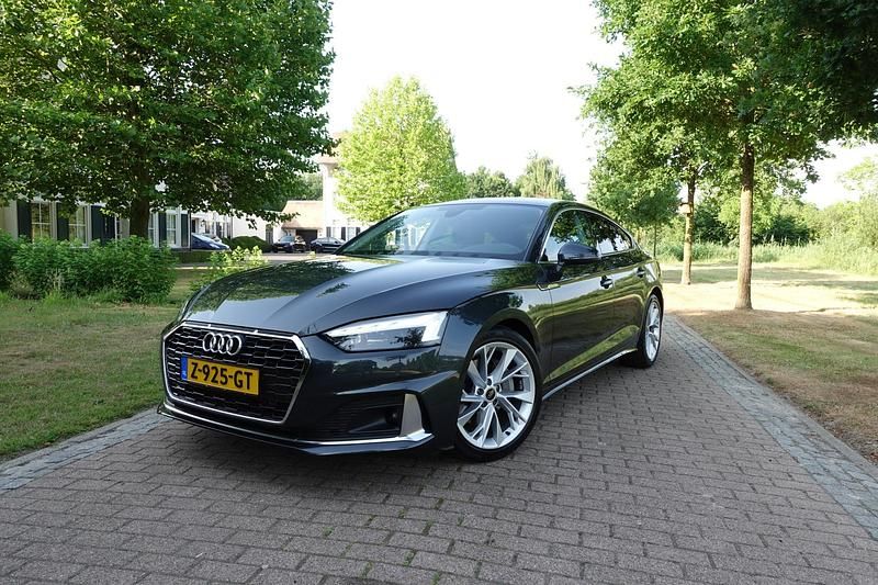 Grijs Gebruikt 2023 Audi A5 Sportback Proline Hatchback | € 41.450 (Eerlijke prijs) - Afbeelding 1/4