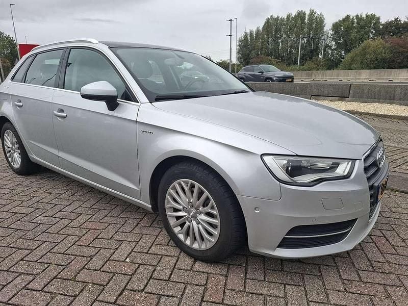 Zilver Gebruikt 2014 Audi A3 Hatchback | € 8.750 (Goede deal) - Afbeelding 1/4