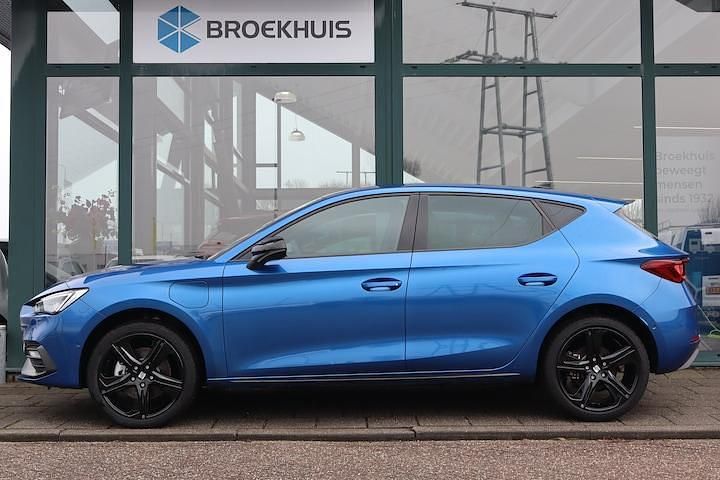 Nieuw Seat Leon Business 2025 Blauw (metallic) Hatchback