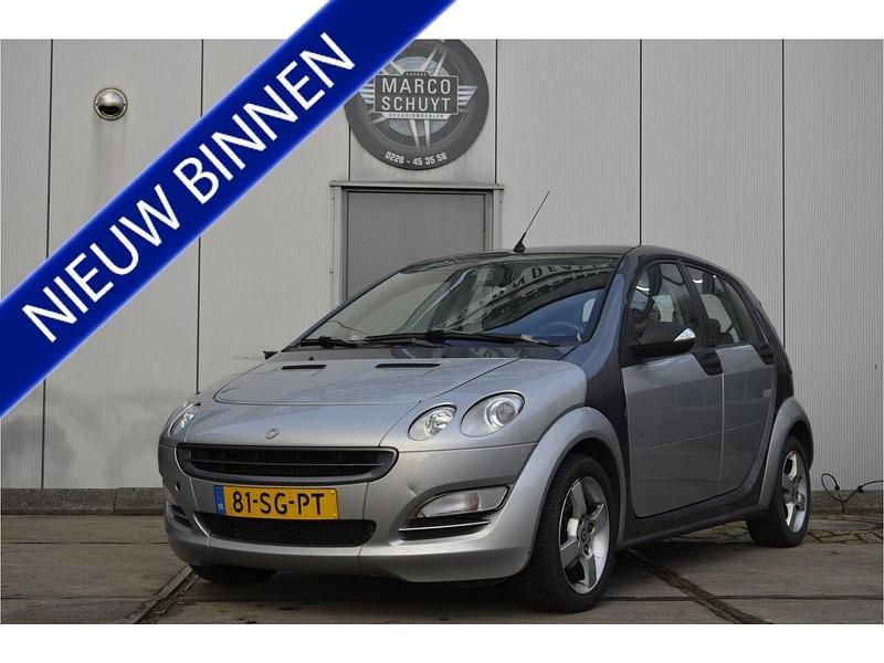 Grijs (metallic) Occasion 2006 Smart ForFour Pulse Hatchback | € 950 (Eerlijke prijs) - Afbeelding 1/4