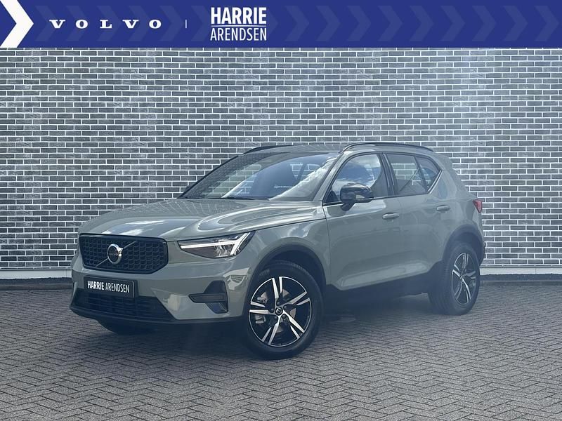Groen Gebruikt 2025 Volvo XC40 Plus SUV | € 45.694 (Eerlijke prijs) - Afbeelding 1/4