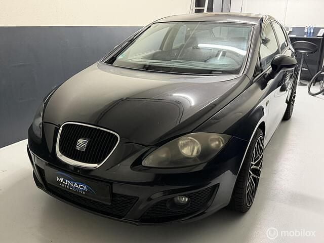 Zwart Gebruikt 2010 Seat Leon Hatchback | € 1.995 (Super prijs) - Afbeelding 1/4