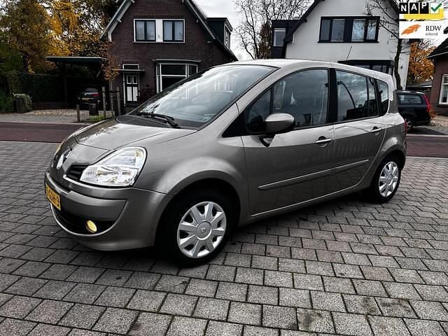 Beige (metallic) Gebruikt 2008 Renault Grand Modus Dynamique MPV | € 1.599 (Eerlijke prijs) - Afbeelding 1/4