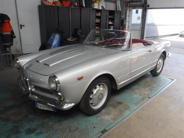 Overige Gebruikt 1961 Alfa Romeo 2000 | € 47.500 - Afbeelding 1/4