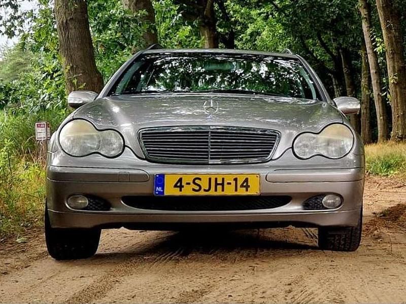 Beige Gebruikt 2003 Mercedes C180 Stationwagen | € 2.800 (Duur) - Afbeelding 1/4