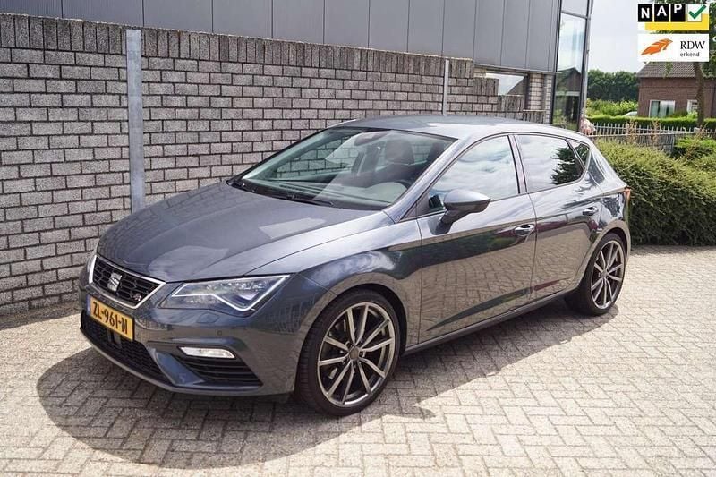 Grijs Gebruikt 2018 Seat Leon Business Hatchback | € 17.850 (Goede deal) - Afbeelding 1/4