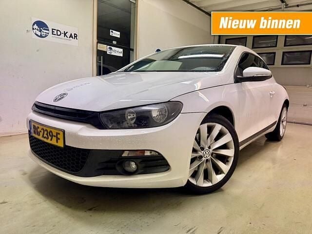 Wit Occasion 2009 VW Scirocco Highline Coupé | € 4.895 (Goede deal) - Afbeelding 1/4