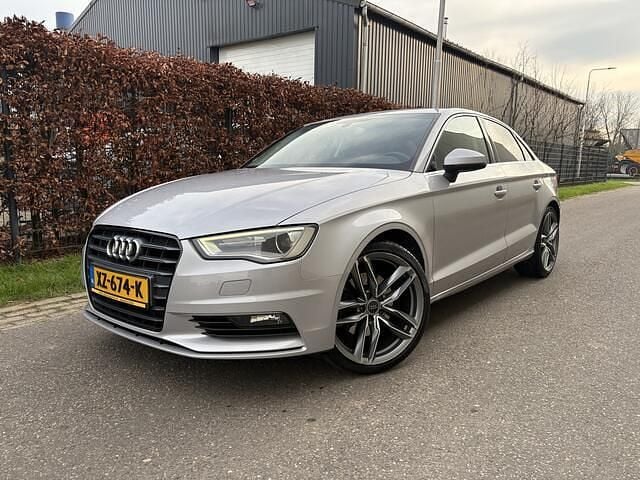 Grijs Gebruikt 2013 Audi A3 Ambition Sedan | € 11.450 (Goede deal) - Afbeelding 1/4
