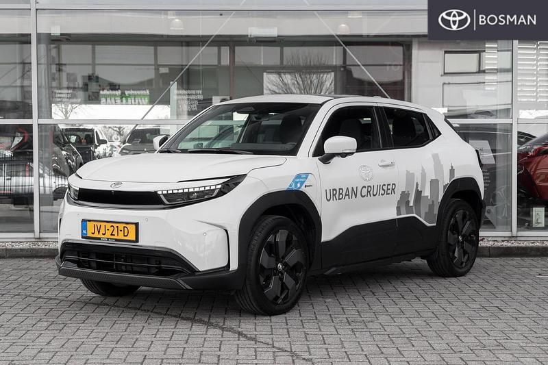 Nieuw Toyota Urban Cruiser Executive 11 kW (15 PK) 2026 Wit SUV