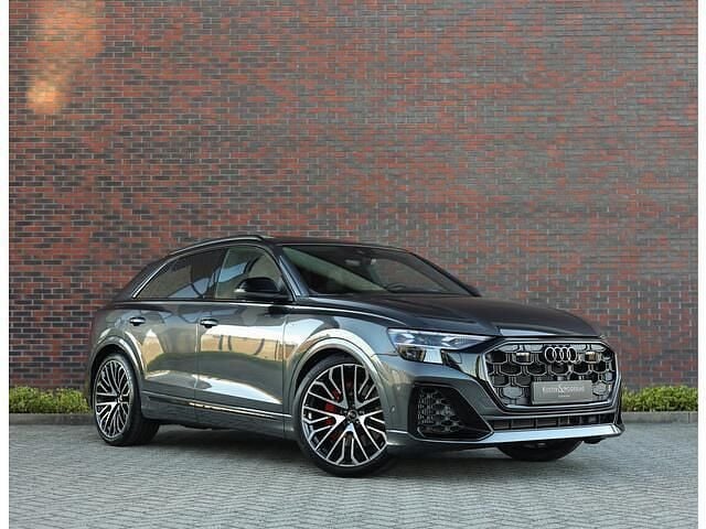 Grijs Nieuw 2025 Audi Q8 Competition SUV | € 117.950 - Afbeelding 1/4