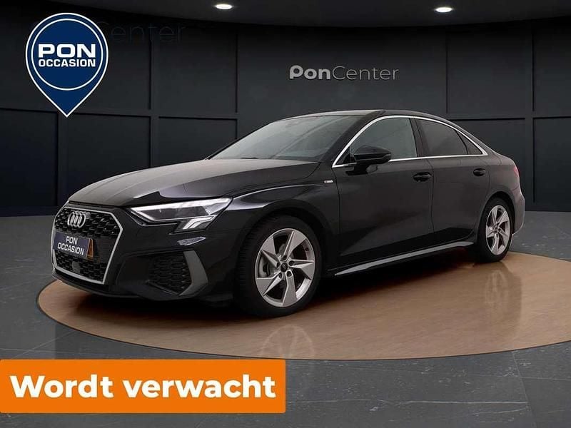 Zwart Gebruikt 2023 Audi A3 Sport Sedan | € 30.950 (Eerlijke prijs) - Afbeelding 1/3