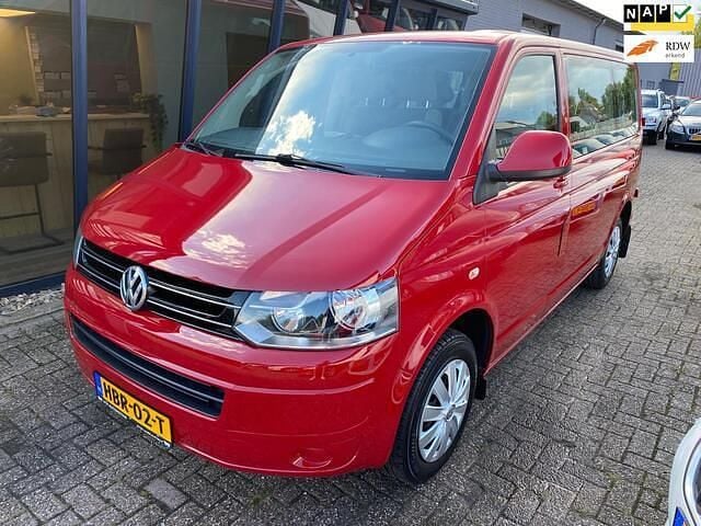 Rood Gebruikt 2011 VW Caravelle Comfortline MPV | € 29.945 - Afbeelding 1/4