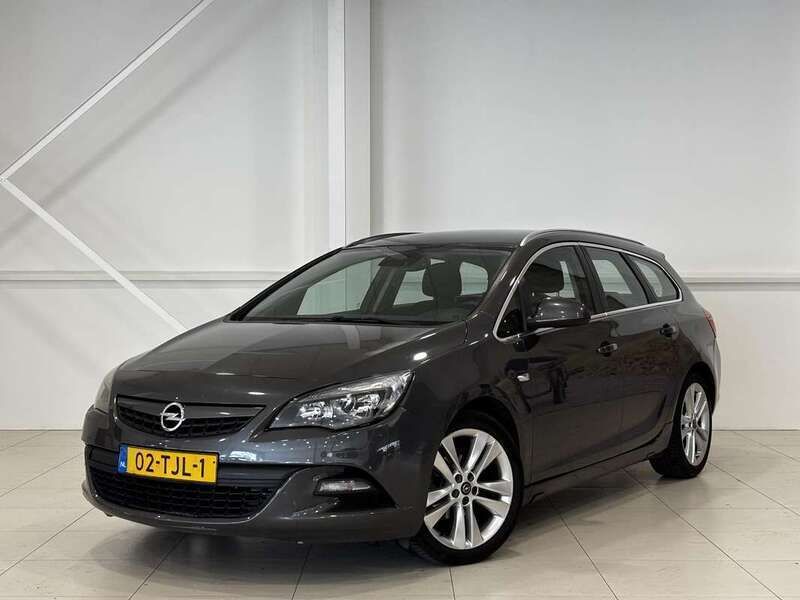 Grijs Gebruikt 2012 Opel Astra Sport Stationwagen | € 3.240 (Goede deal) - Afbeelding 1/4