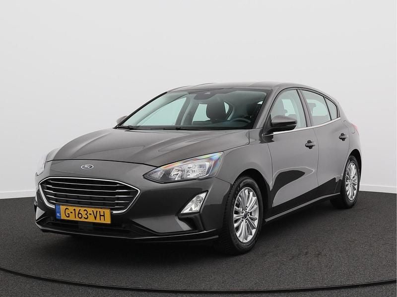 Grijs, metallic lak Gebruikt 2019 Ford Focus Business Edition Hatchback | € 14.450 (Goede deal) - Afbeelding 1/4