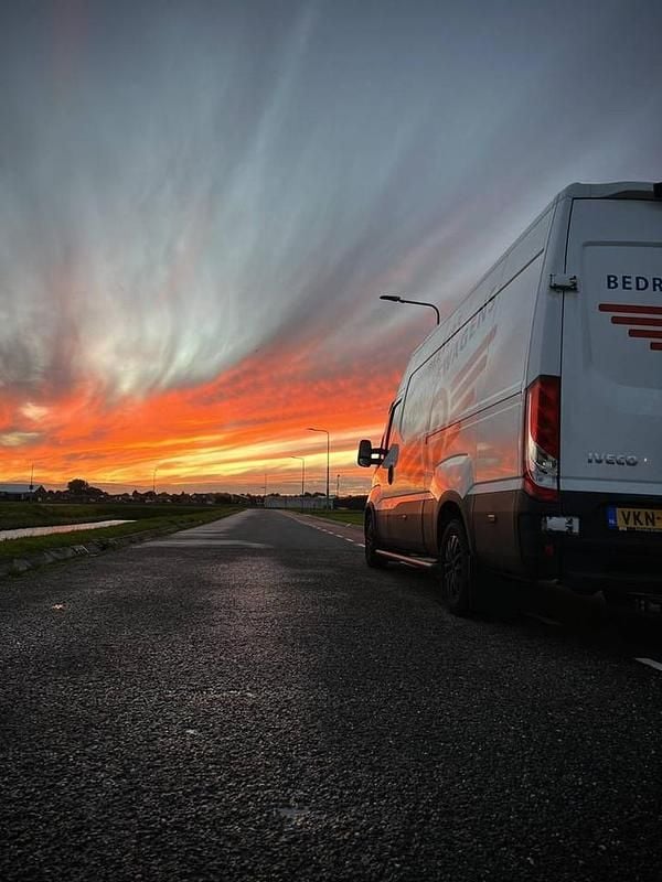 Grijs (metallic) Occasion 2021 VW Crafter Highline Van | € 31.995 (Goede deal) - Afbeelding 1/2