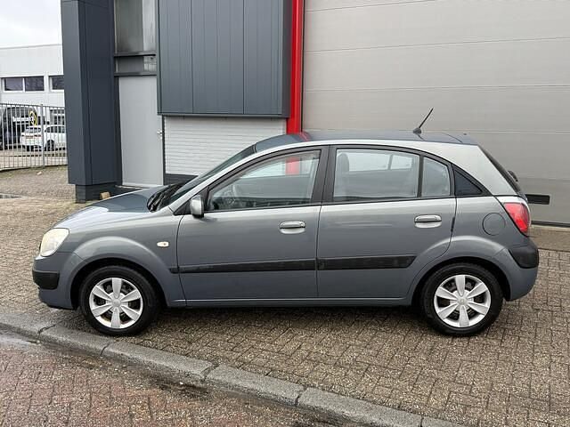 Occasion Kia Rio 97 PK (71 kW) 2006 Grijs Hatchback
