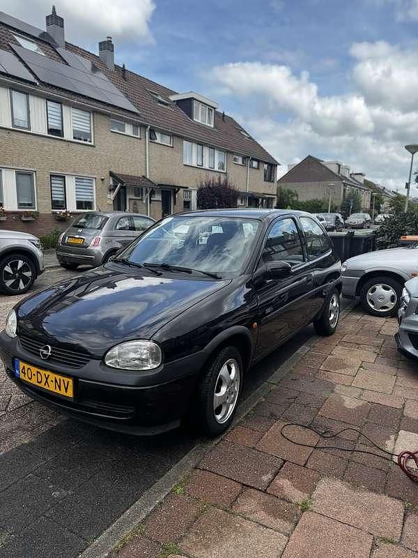 Zwart Gebruikt 2000 Opel Corsa Edition Hatchback | € 1.200 (Eerlijke prijs) - Afbeelding 1/4