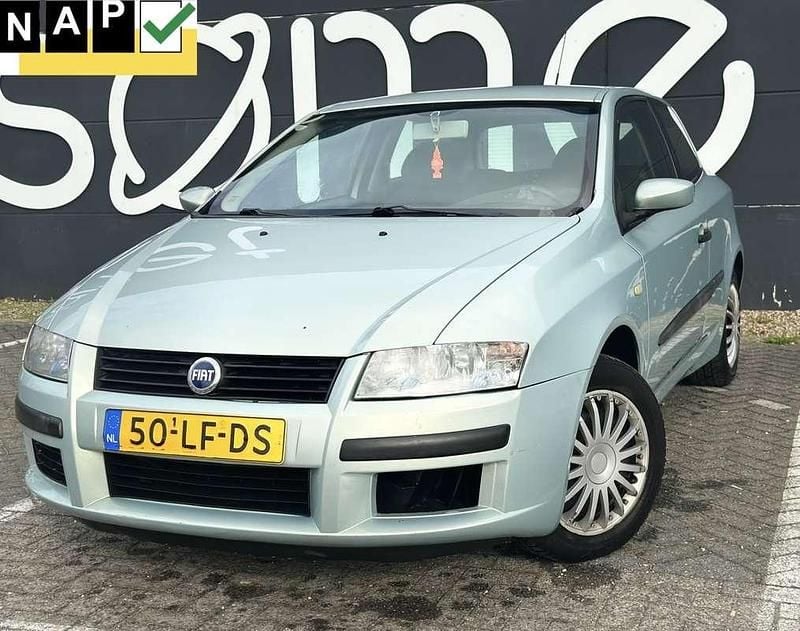 Grijs Gebruikt 2002 Fiat Stilo Active Hatchback | € 1.499 - Afbeelding 1/4