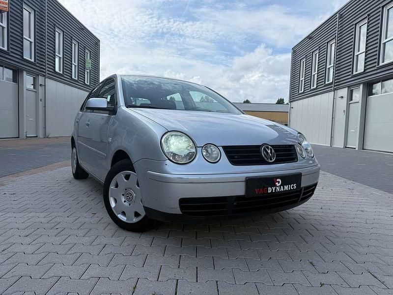 Grijs Gebruikt 2005 VW Polo Hatchback | € 1.250 (Goede deal) - Afbeelding 1/4