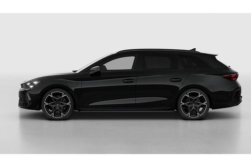 Nieuw Cupra Leon VZ 2025 Midnight black Stationwagen