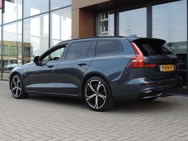 Blauw Gebruikt 2022 Volvo V60 Plus Stationwagen | € 41.990 (Duur) - Afbeelding 1/2